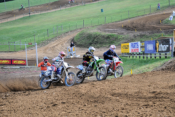 WOMEN & BOMBER START