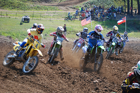 WOMEN & BOMBER START